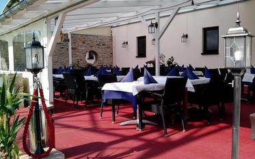 Sonnige Aussenterrasse im Restaurant Da Roberto in Merzig